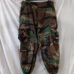 USGI ARMY CAMO Cargo Pants Men's Size Med Waist Draw Ankle And Adjustable Waist